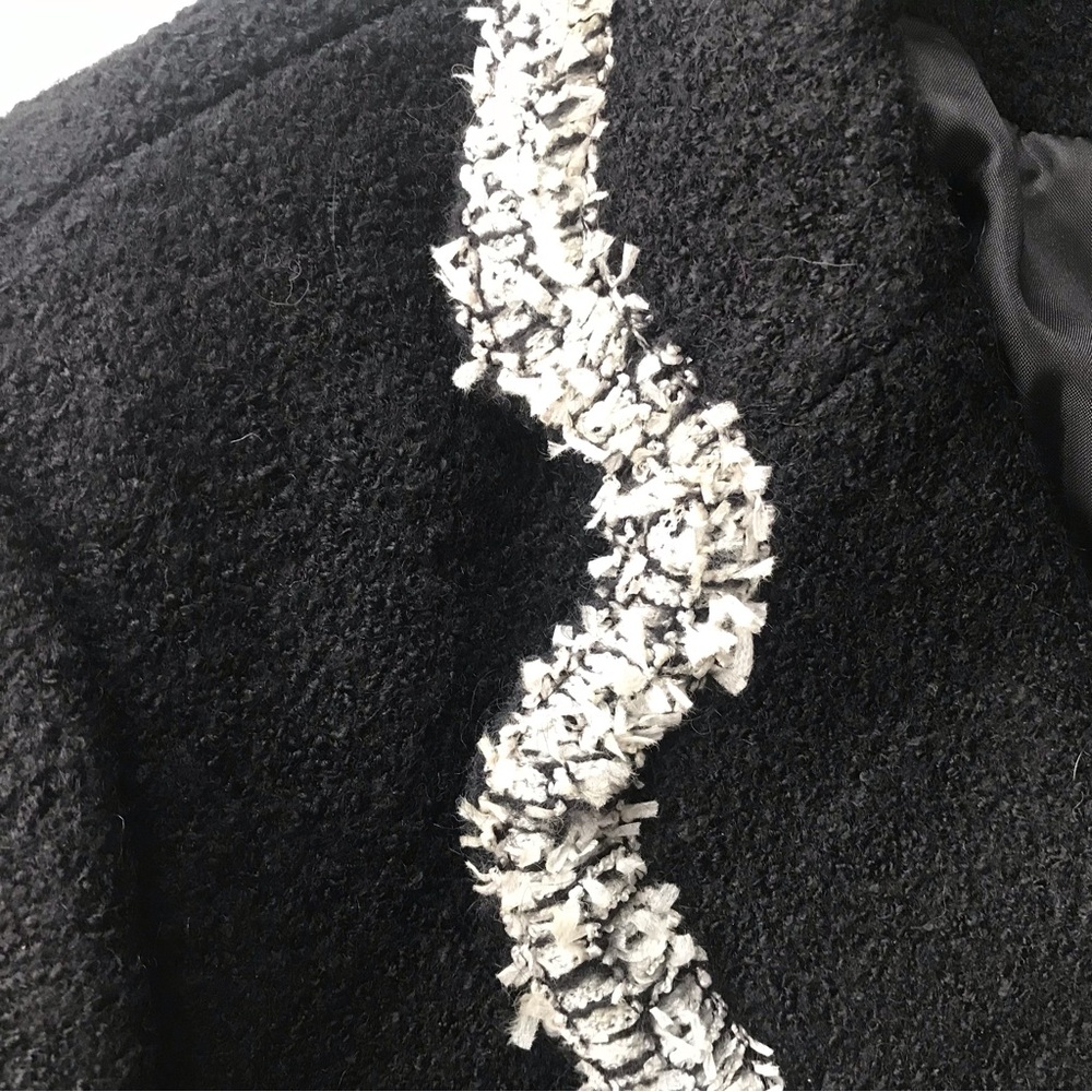 KORINNA WOOL BLEND BOUCLE BLAZER WITH CONTRAST DETAIL, CHANEL STYLE, SIZE 14 - Picture 6 of 6